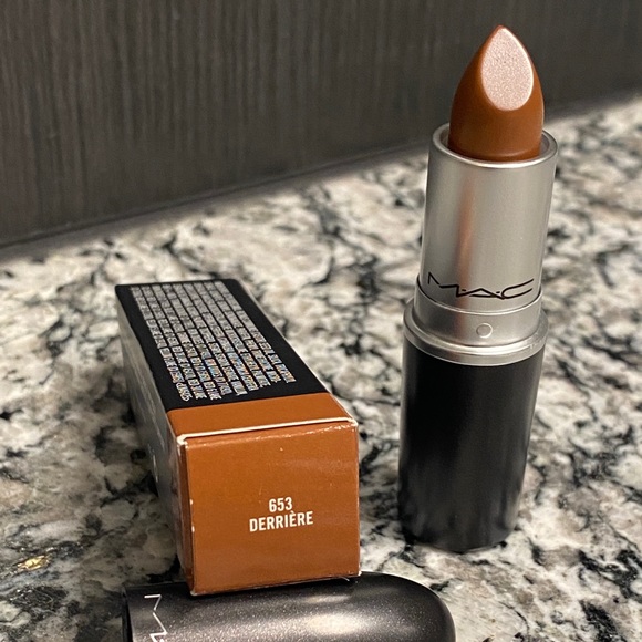 MAC Matte Lipstick in the color Derrière #653 Brand NEW - Picture 3 of 7